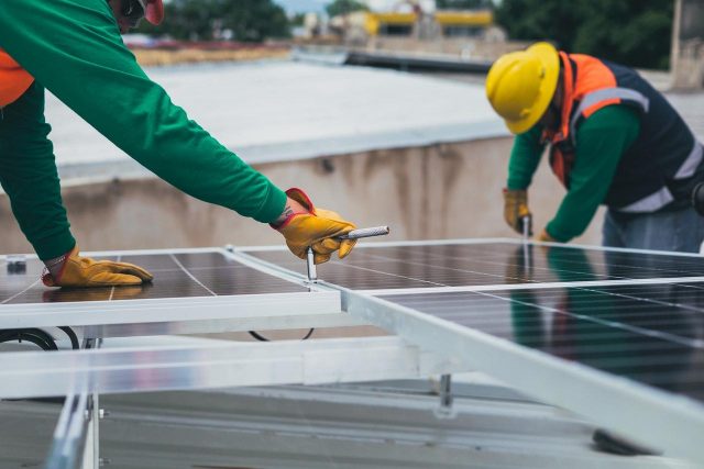 Comment connaître la production en électricité de son kit solaire partout dans le monde ?