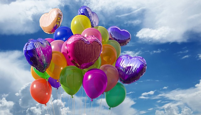 Comment utiliser des ballons pour créer une surprise d'anniversaire parfaite
